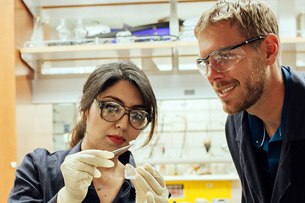 Niki Bayat and Andrew Bartynsky. Image courtesy of AesculaTech.™