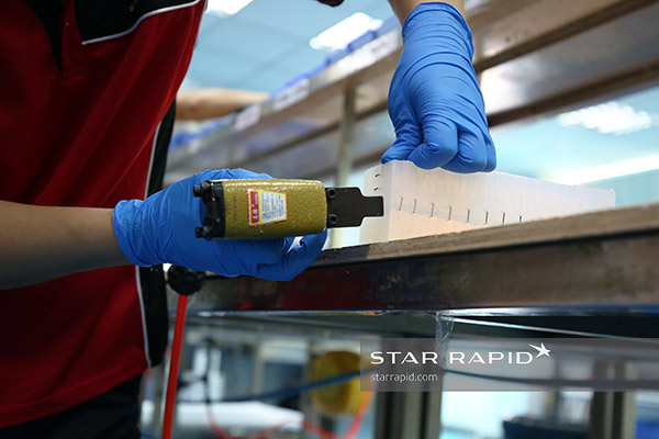 Stapling vacuum casting mold at Star Rapid