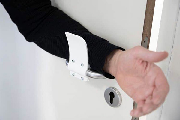 Materialise hands-free door opener